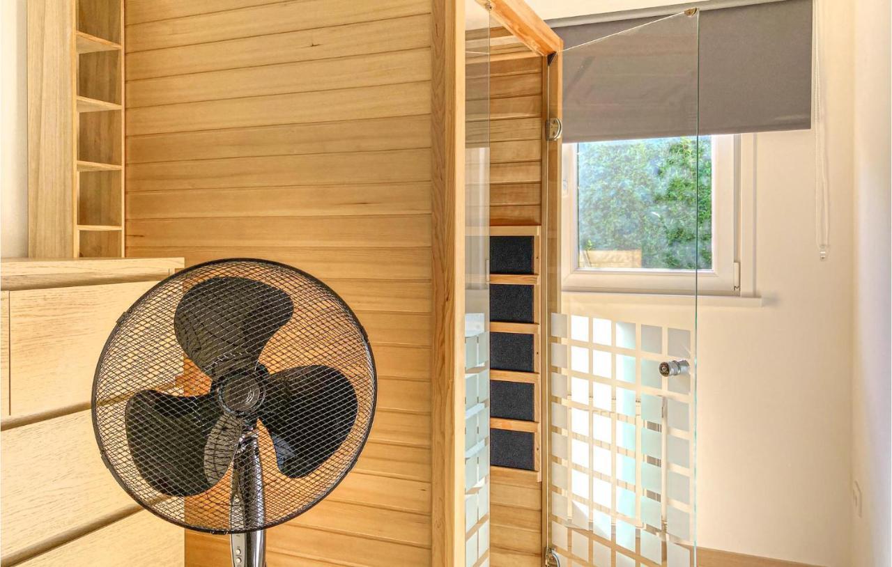 Cozy Home In Heinkenszand With Sauna Dış mekan fotoğraf