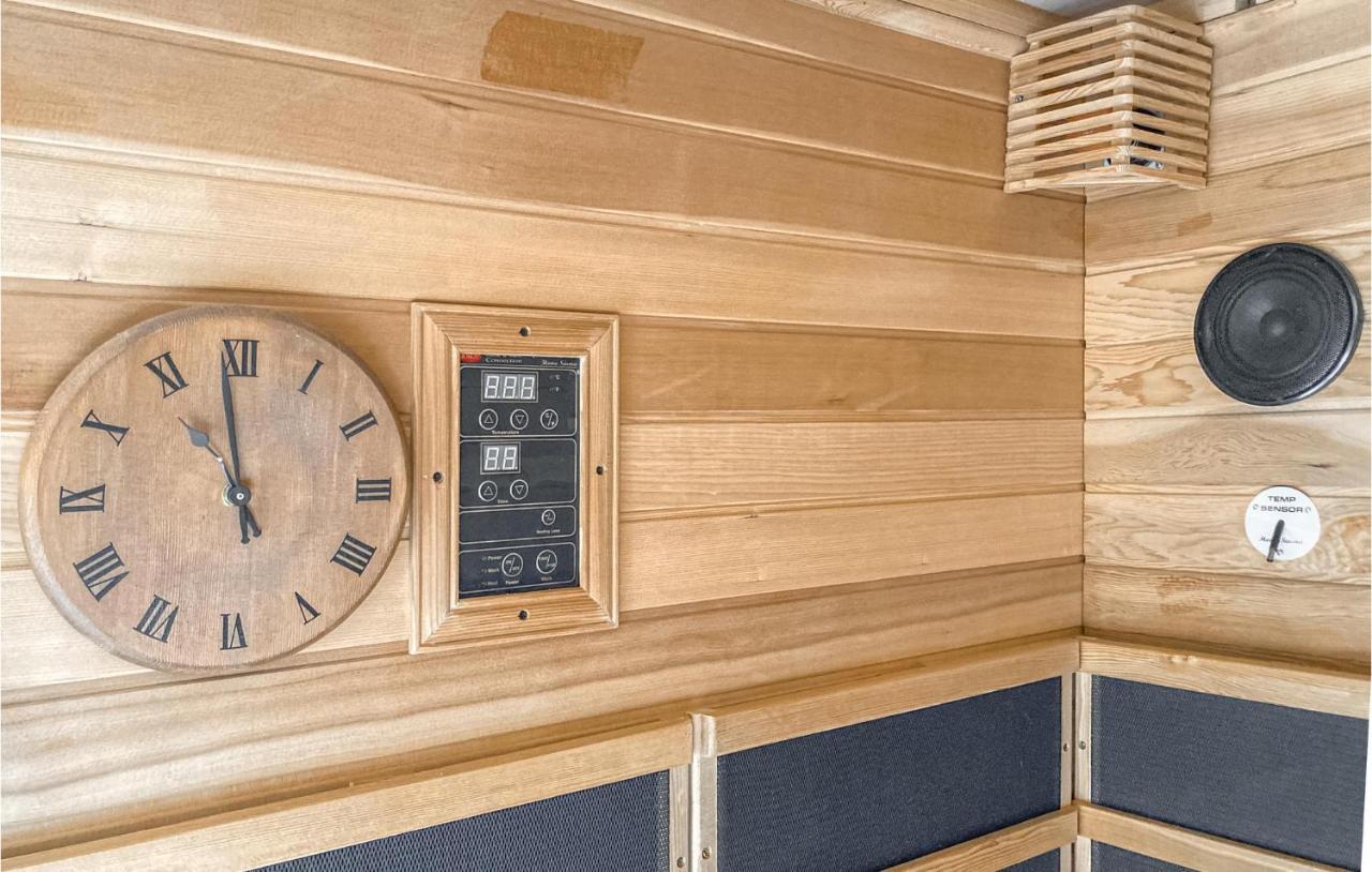 Cozy Home In Heinkenszand With Sauna Dış mekan fotoğraf